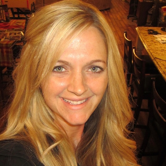 Meet your Posher, Julianna - Picture 1 of 2